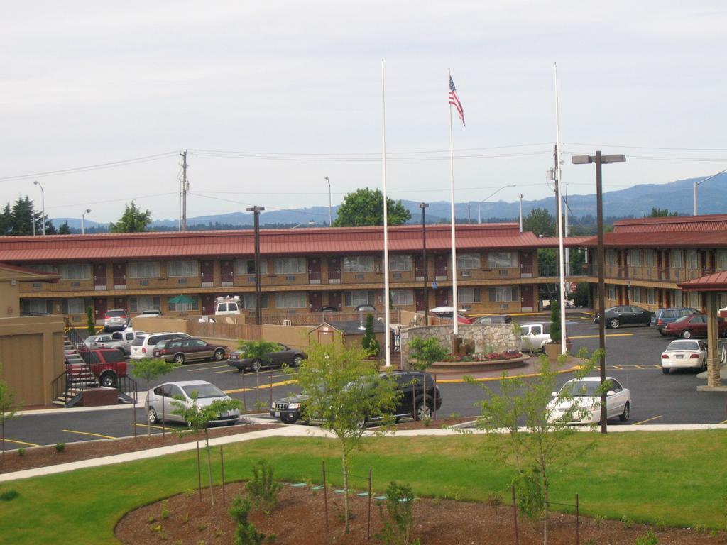 Rodeway Inn Portland Airport Exterior photo